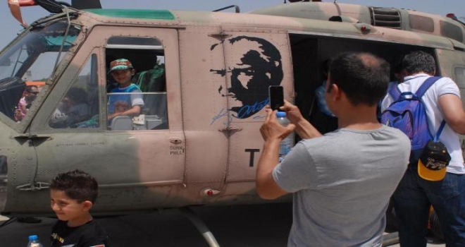 İzmirde Havacılık Şenliği Başladı; Solo Türk Prova Yaptı