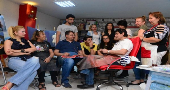 Ressam Eser Afacan: Türkiyede Sanatçı Sorunu Yok