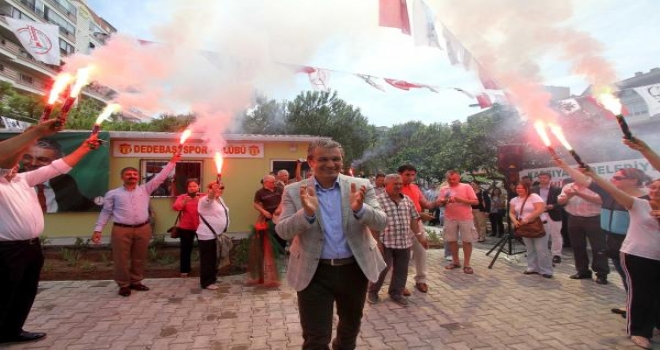 Parkta Selfie Heykeli