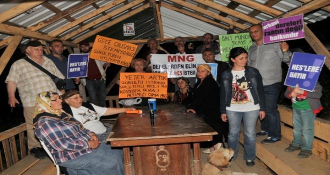 Arhavide Kavak Hese Gece Çalışma İznine Gece Protestosu