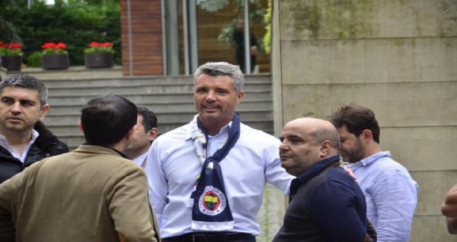 Fenerbahçeli Taraftarlar Sarana Sarıldılar