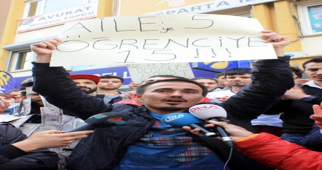 Üniversiteliler Kira Fiyatlarını Protesto Etti: Aileye 5, Öğrenciye 15