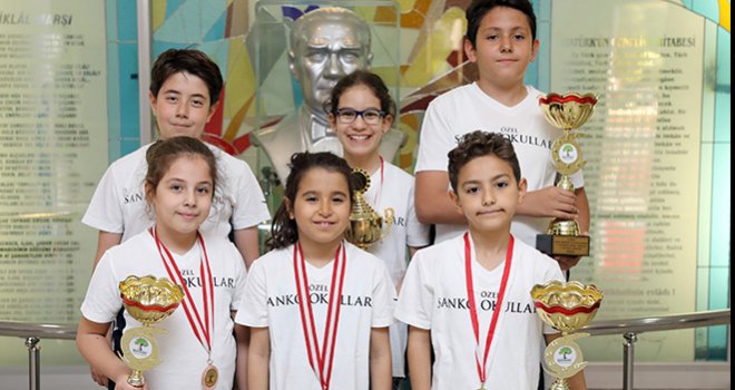 23 Nisan Satranç ödüllerini Sanko Okulları kaptı.