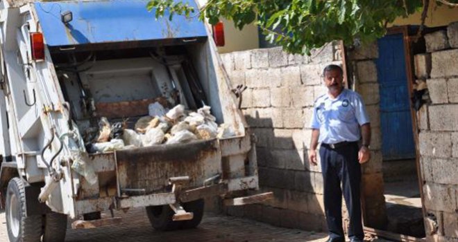 KOKU GELEN EVDEN 3 KAMYON ÇÖP ÇIKTI