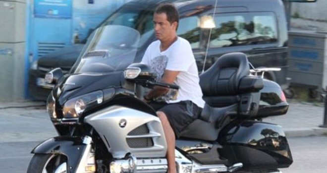 Acun, Lüks Motosikletiyle Dönerciye Gitti