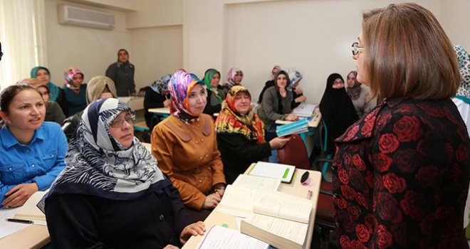 AZİMLİ KADINLAR OKUMA-YAZMA ÖĞRENİYOR