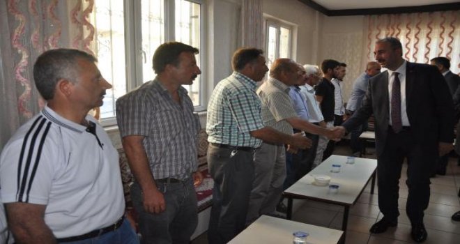 Bakan Gül'den kahraman babanın ailesine taziye ziyareti