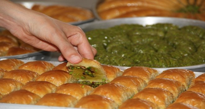 Baklava ve fıstık ambalajını arıyor