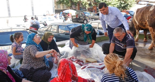 Başkan Fadıloğlu vatandaşlarla bayramlaştı