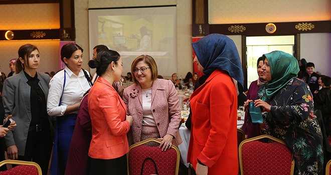Başkan Şahin " Yeni Türkiye'nin Anahtarı " Anneler