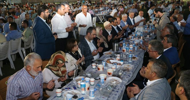 Başkan Şahin, Nizip'te Vatandaşlarla İftarda Buluştu