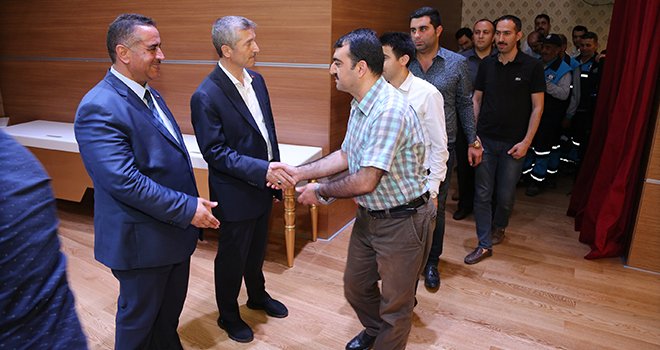 Başkan Tahmazoğlu personelleriyle bayramlaştı