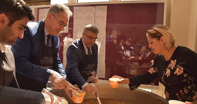 Büyükşehir 25 bin kişiye aşure dağıtacak