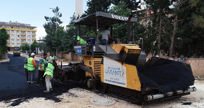 Büyükşehir, ilçelerde yol çalışmalarına devam ediyor