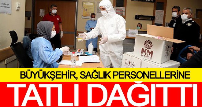 Büyükşehir, sağlık çalışanlarına tatlı dağıttı