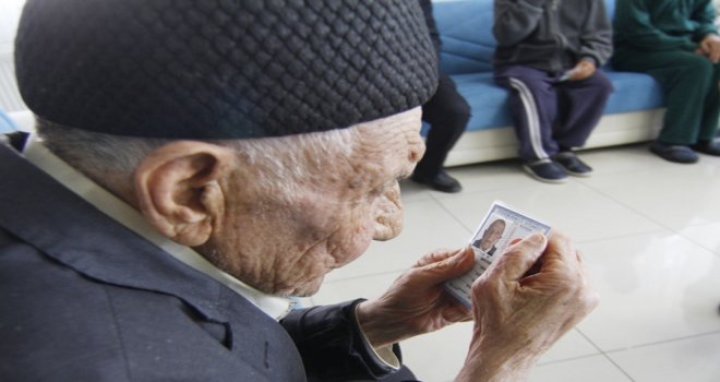 BÜYÜKŞEHİR’DEN 13 ZİHİNSEL ENGELLİYE NÜFUS CÜZDANI