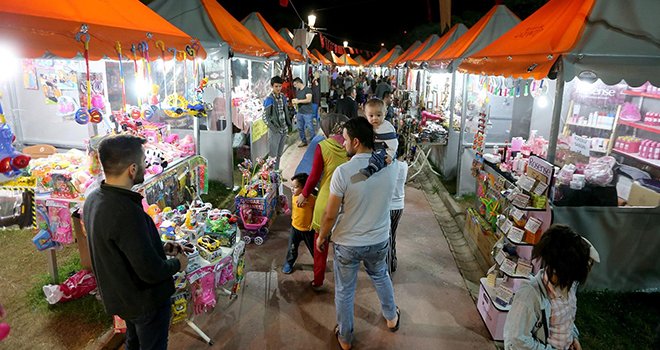 Büyükşehir'in ramazan sokağına yoğun ilgi