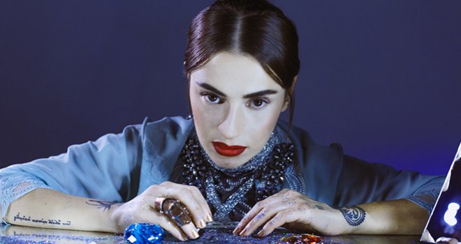 Ceyl’an Ertem’den Bergen’e Saygı Duruşu “Bir Erkek Yüzünden”