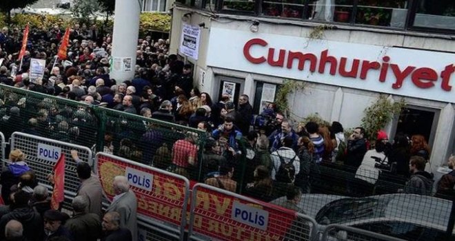 Cumhuriyet Gazetesi operasyonunda 9 tutuklama