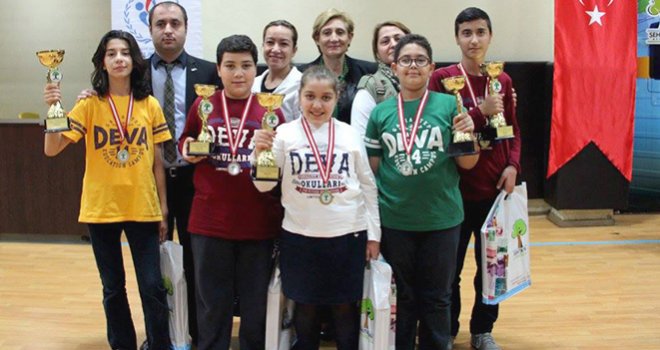 DEVA ÖĞRENCİLERİ ÖDÜLE DOYMUYOR