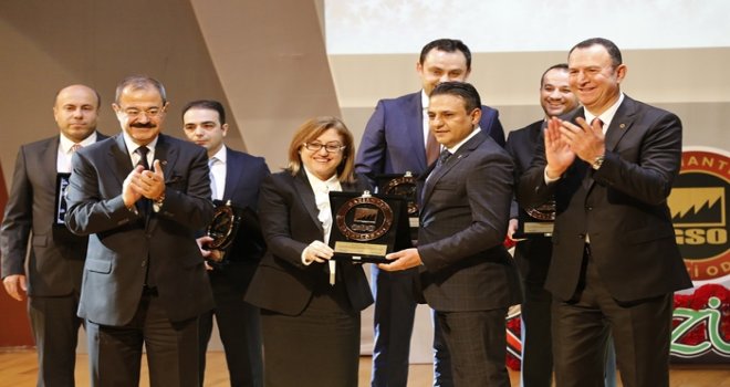 Dünyanın halısını dokuyan Bossan’a ödül