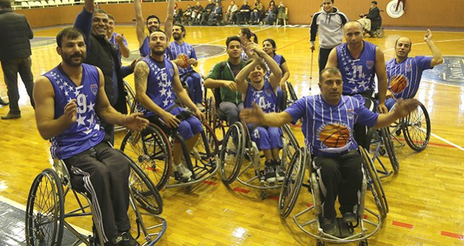 ENGELLİ BASKETBOLCULAR “ENGEL” TANIMIYOR