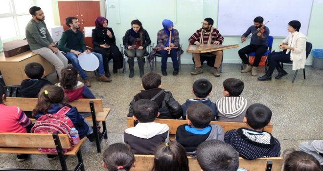 GAÜN öğrencilerinden anlamlı yardım