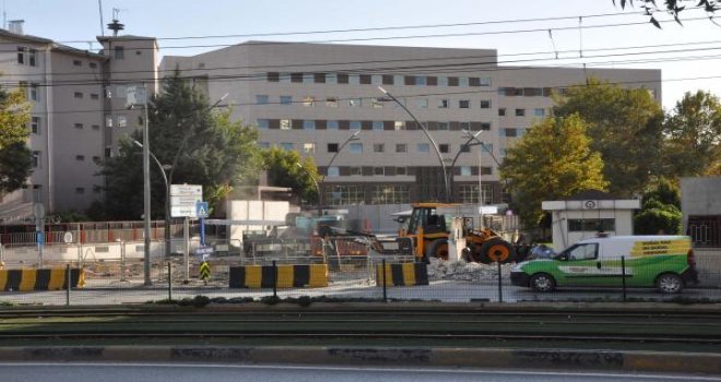 Gaziantep Emniyet Müdürlüğü önünde doğalgaz borusu delindi