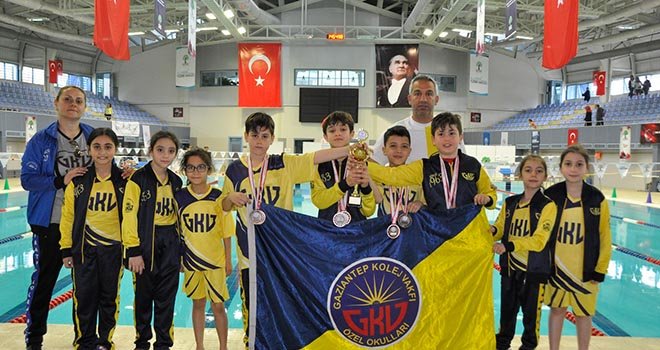 Gaziantep Kolej Vakfı yüzücülerine madalya yağdı