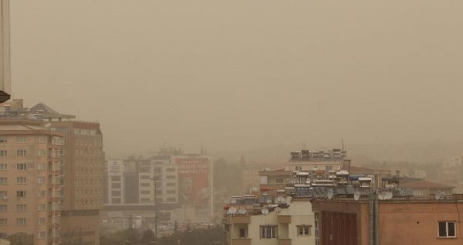 Gaziantep'i toz bulutu kapladı, kent griye boyandı