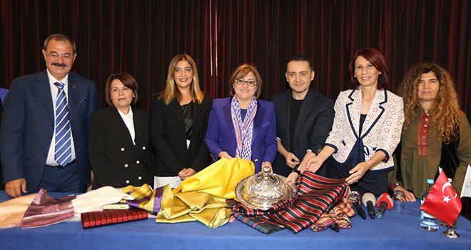 Gaziantep'in kutnu kumaşı Londra moda haftasında