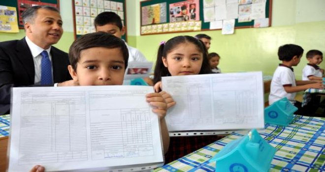 Gaziantep'te 486 bin öğrenci karne sevinci yaşadı