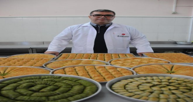 BAKLAVACILARIN BAYRAM MESAİSİ