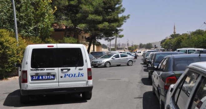 Gaziantep'te el freni çekilmeyen araç 'bomba yüklü' zannedildi