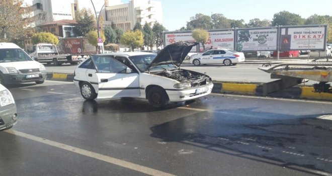 Gaziantep'te çaldığı otomobil alev alınca yolda bırakıp kaçtı