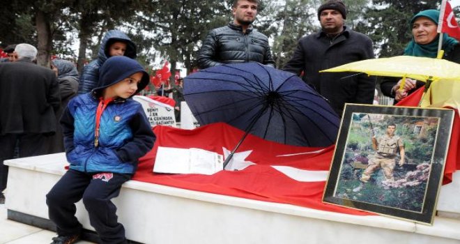 Gaziantep'te şehitler için duygusal tören