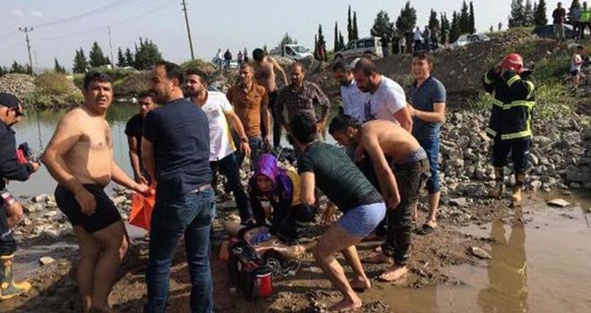 Gaziantep'te Serinlemek için gölete giren çocuğu, polis kurtardı