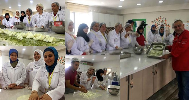 Gaziantep'te Suriyeli kadınlar 'katmer' yapmayı öğreniyor