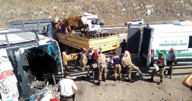 Gaziantep'te yolcu otobüsü devrildi: 4 ölü, 31 yaralı
