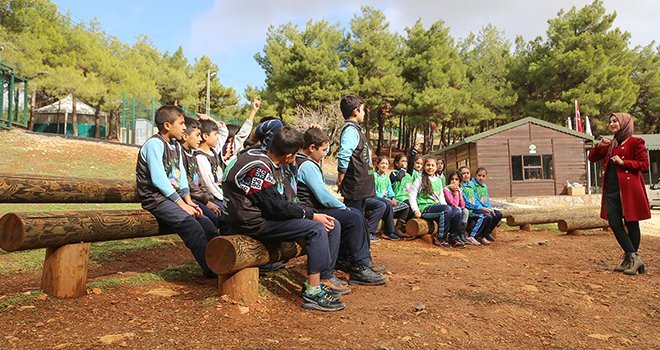 Gençlik kampında fen bilimleri dersi işlediler