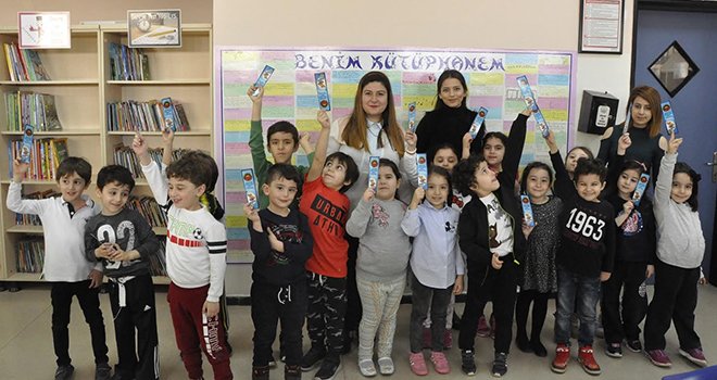 GKV Anaokulu öğrencileri kütüphaneye çıkarma yaptı
