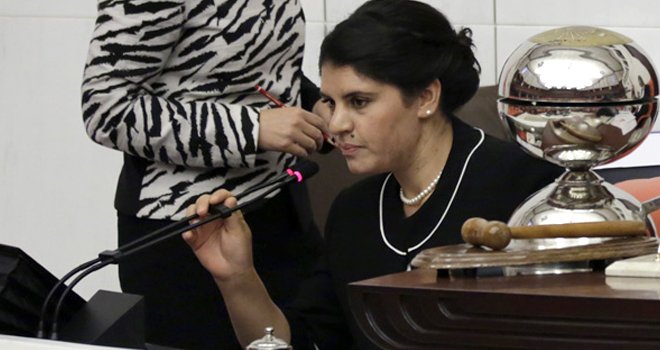 HDP geri adım attı! Dilek Öcalan yerine Erol Dora aday!