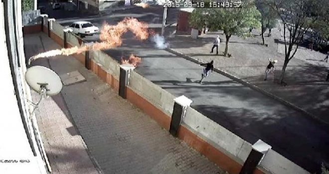 İLKOKULA MOLOTOFLU SALDIRI KAMERADA