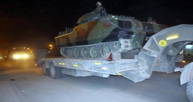 Irak sınırına zırhlı araç sevkıyatı