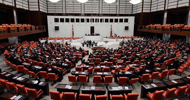 Irak ve Suriye tezkeresi Meclis'ten geçti