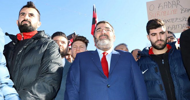 Kapama bahane, miting şahene