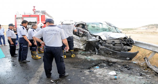Karşı şeride geçen araç dehşet saçtı