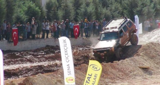 'OFF ROAD' YARIŞLARI HEYECAN YARATTI