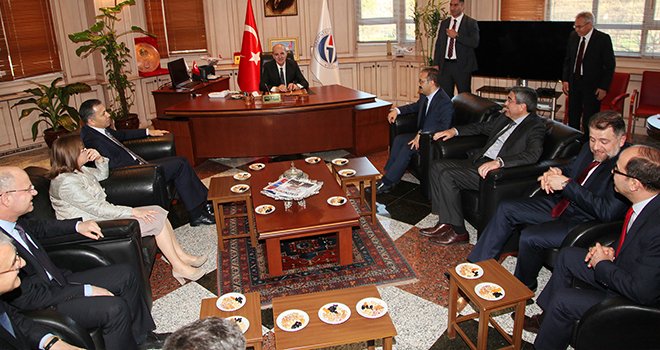 Kurtulmuş’tan Rektör Gür’e teşekkür