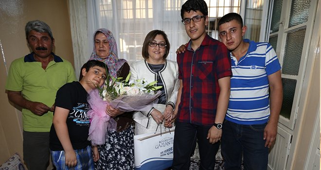 LYS’DE BAŞARILI OLAN ÖĞRENCİLERE ZİYARET